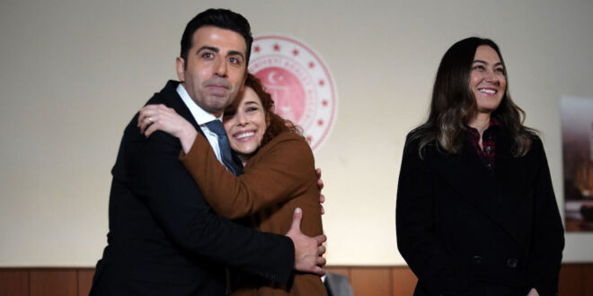 Nuh, Cemile e Benal / My home my destiny (foto Mediaset)